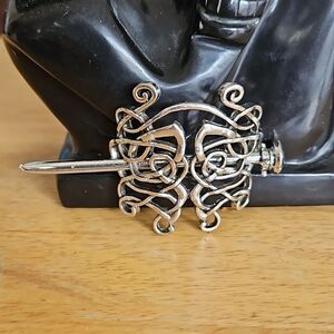 NWOT Silver toned 2 piece Celtic barrette